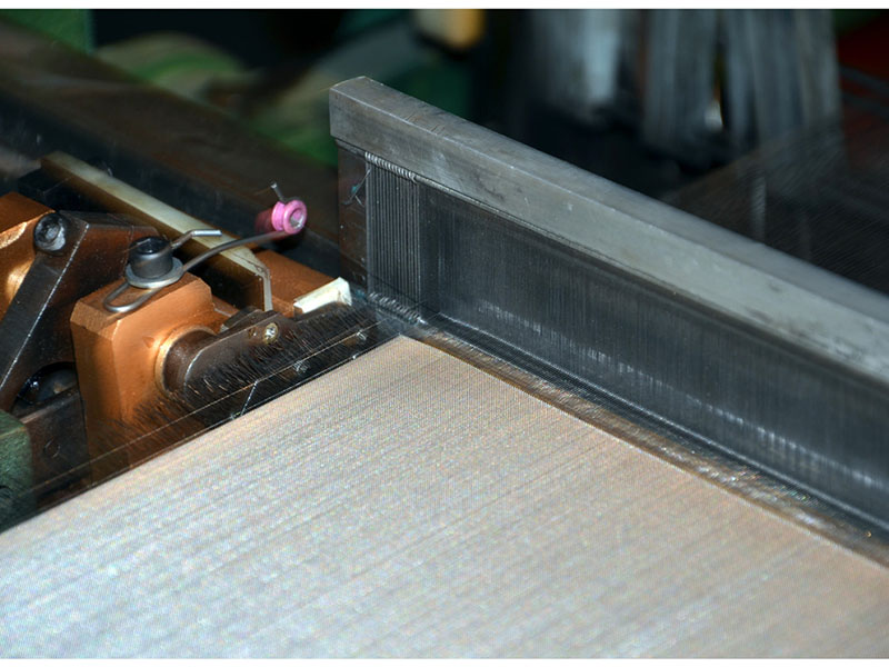 The height position of the beat-up of weft wire